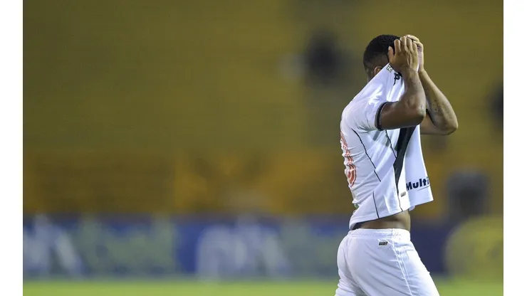 Juninho marcou seu primeiro gol como profissional (Foto: Thiago Ribeiro/AGIF)