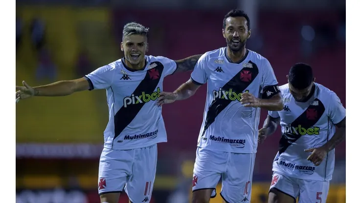 Pec e Nenê marcaram na vitória sobre o Volta Redonda (Foto: Thiago Ribeiro/AGIF)
