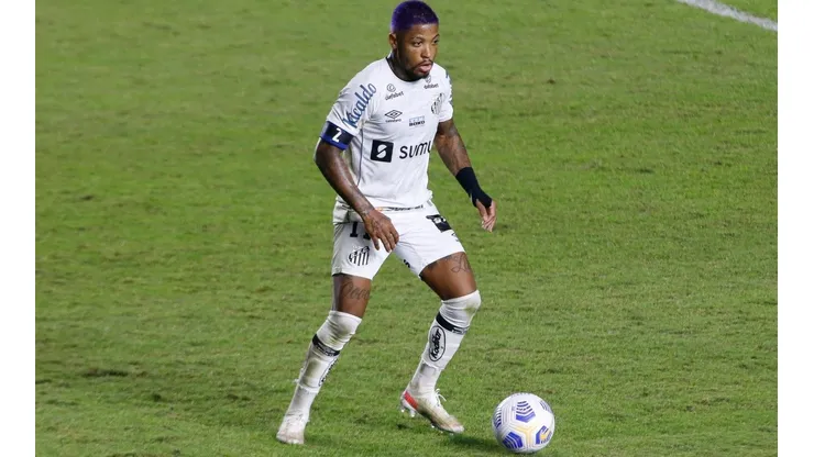 Santos v Athletico Paranaense - Brasileirao 2021