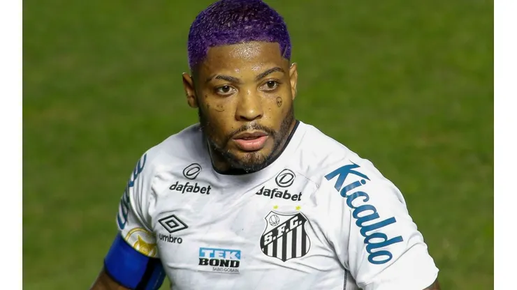 Santos v Athletico Paranaense - Brasileirao 2021