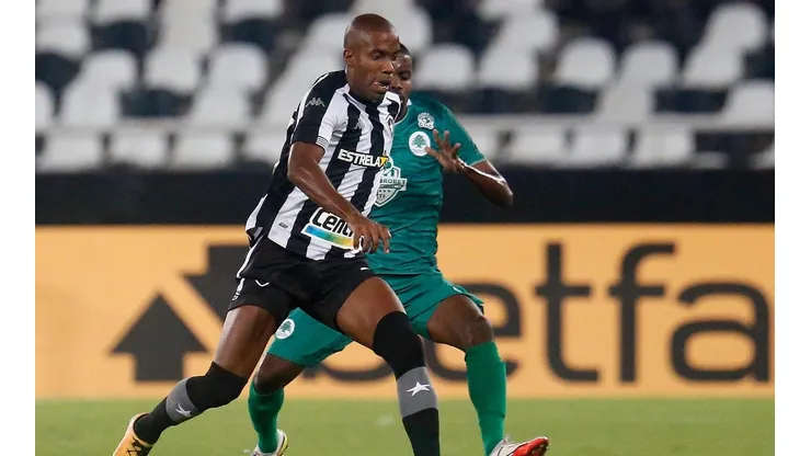 Fabinho releva empate na estreia e diz que ainda há margem para melhorar (Foto: Vitor Silva/Botafogo)