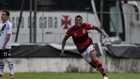 Matheus França é um dos destaques da equipe do Flamengo (Foto: Thiago Ribeiro/AGIF)