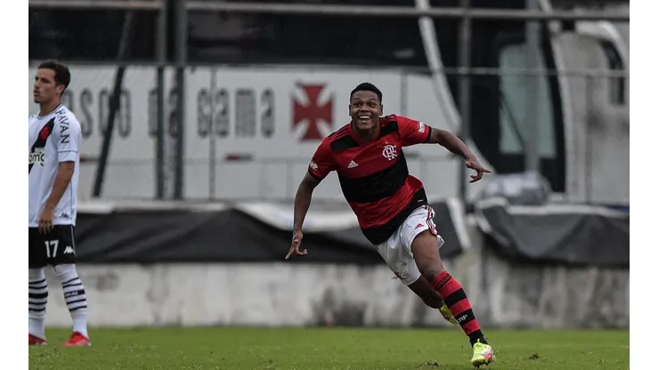 Matheus França é um dos destaques da equipe do Flamengo (Foto: Thiago Ribeiro/AGIF)