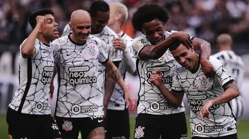 Jogadores do Corinthians comemoram gol