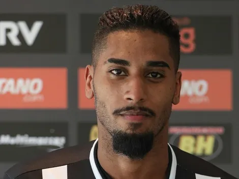 'Vou dar muitas alegrias para a torcida', diz novo camisa 9 de gigante brasileiro