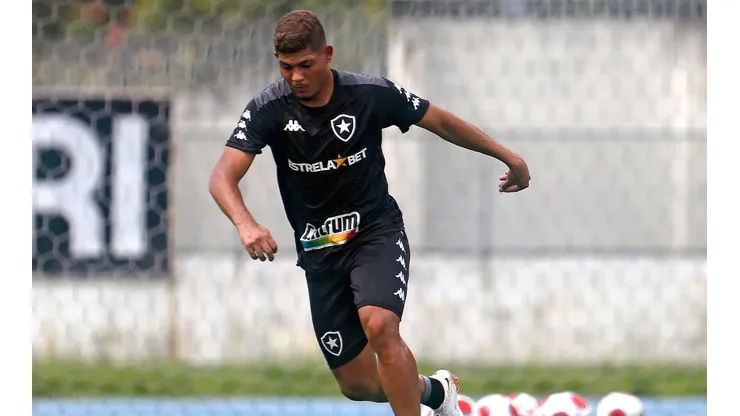 Erison já treina com os novos companheiros (Foto: Vitor Silva/Botafogo)