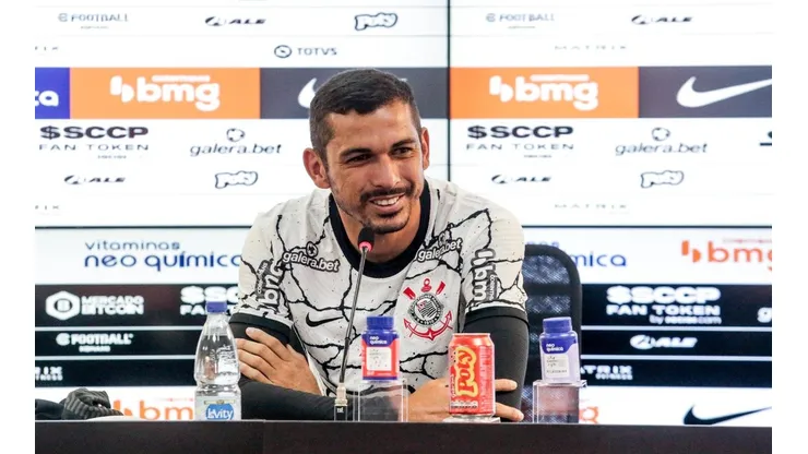 Bruno Melo demonstrou toda a felicidade por ter assinado com o Corinthians (Foto: Rodrigo Coca / Ag. Corinthians)