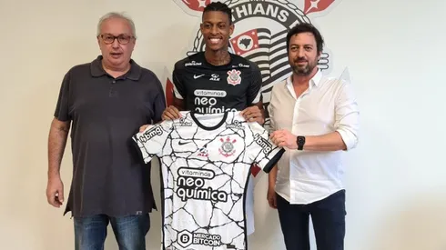 Corinthians anuncia contratação de jogador para posição pedida por Sylvinho