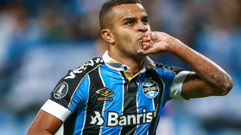 Alisson foi apresentado no Tricolor nesta quarta-feira (Foto: Getty Images)