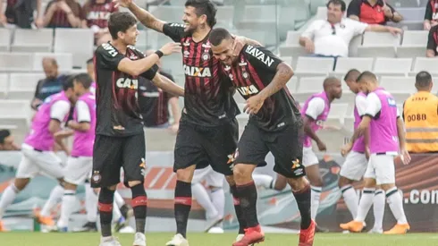 Lucho González é o novo auxiliar técnico do Furacão (Foto: Gabriel Machado/AGIF)