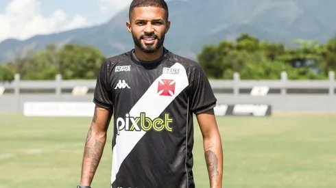 Vitinho foi apresentado nesta segunda-feira (17) (Foto: Vitor Brügger / Vasco da Gama)