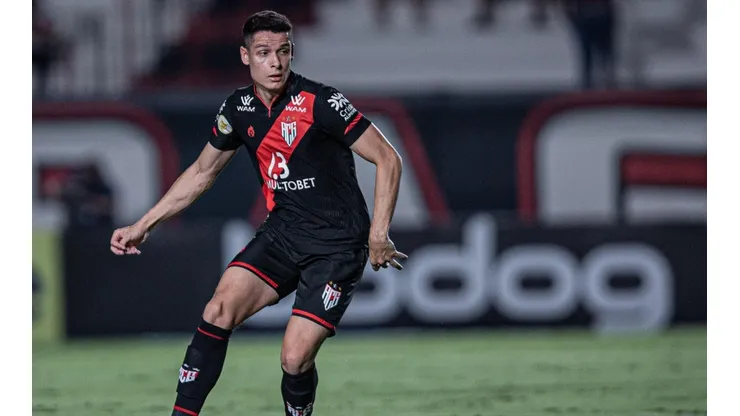 Matheus Barbosa deve ser confirmado em breve como o 11º reforço do Vasco (Foto: Heber Gomes/AGIF)