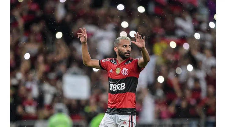 Thiago Maia é jogador do Flamengo em definitivo (Foto: Thiago Ribeiro/AGIF)