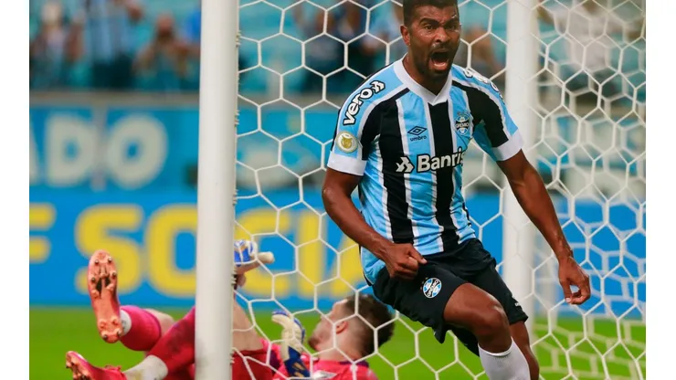 Thiago Santos está no Grêmio desde o início de 2021