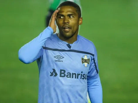 Treta de novo? Douglas Costa marca nova festa de casamento sem aval do Grêmio