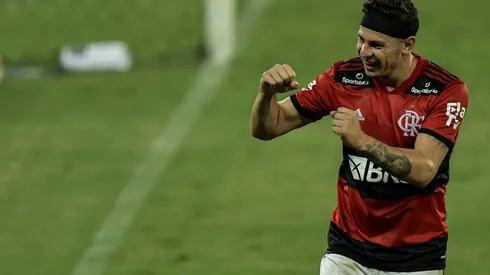Hugo Moura deve vestir a camisa do Furacão em 2022 (Foto: Thiago Ribeiro/AGIF)