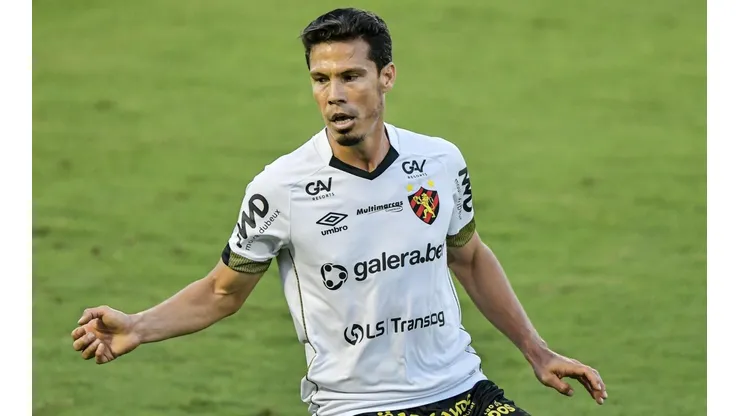 Hernanes, em campo pelo Sport (Foto: Thiago Ribeiro/AGIF)