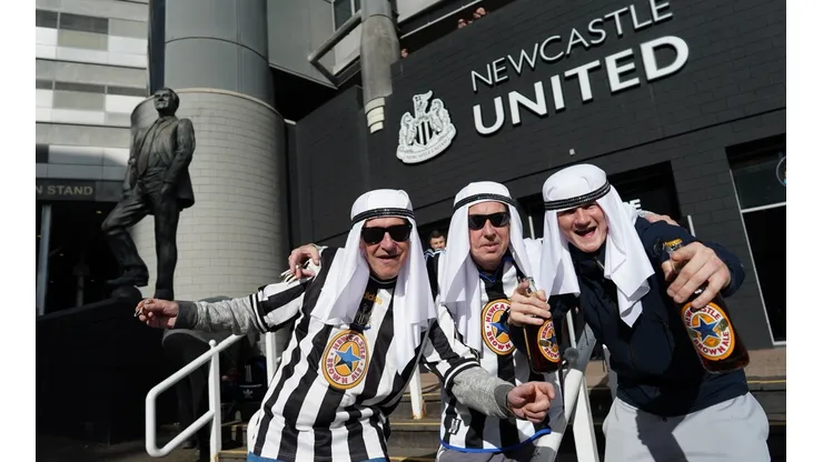 Supporters Head to St James