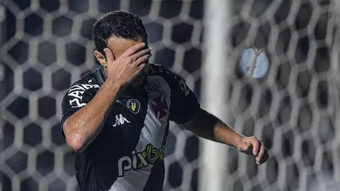 Nenê e mais cinco testaram positivo para o novo coronavírus e não farão a primeira parte da pré-temporada (Foto: Thiago Ribeiro/AGIF)