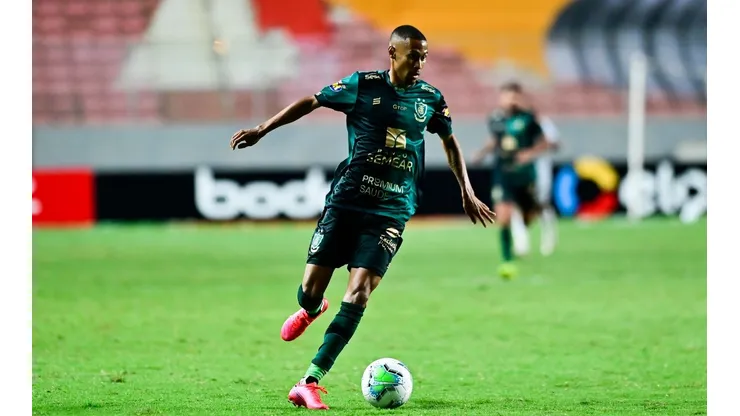 Ademir foi anunciado oficialmente no Atlético-MG
