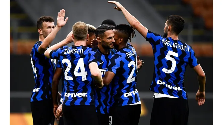 Christian Eriksen (C) of FC Internazionale celebrates with