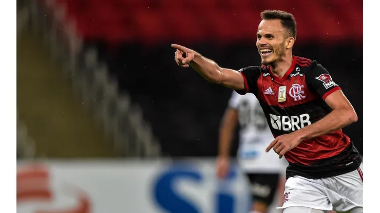 Renê está no radar do Santos para 2022 (Foto: Thiago Ribeiro/AGIF)