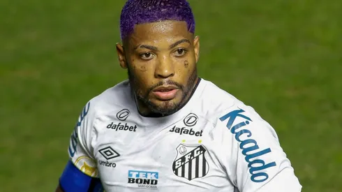 Santos v Athletico Paranaense - Brasileirao 2021