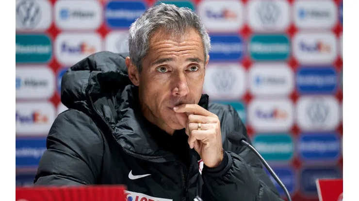 Paulo Sousa está com dificuldade de rescindir o contrato com a Federação Polonesa de Futebol
