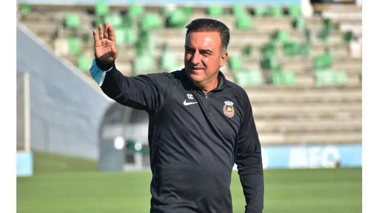 Após especulações, Carlos Carvalhal abre o jogo sobre possível contratação