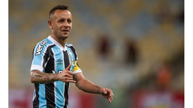 Rafinha está próximo de acertar com o São Paulo (Foto: Thiago Ribeiro/AGIF)