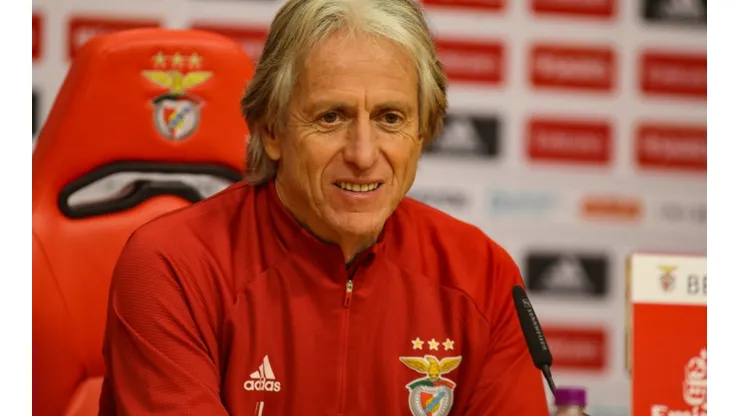 Benfica está de olho em zagueiro que está de saída do Flamengo