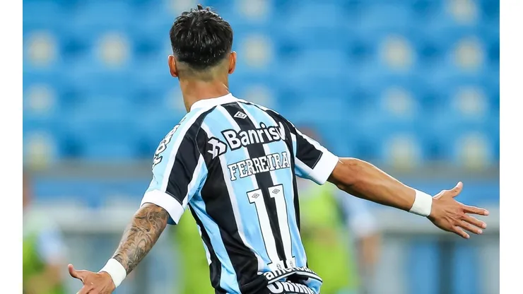 Ferreirinha teria recebido sete propostas para deixar o Grêmio (Foto: Pedro H. Tesch/AGIF)