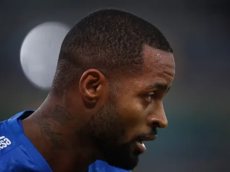 Técnico de gigante brasileiro entra em contato com o zagueiro Dedé