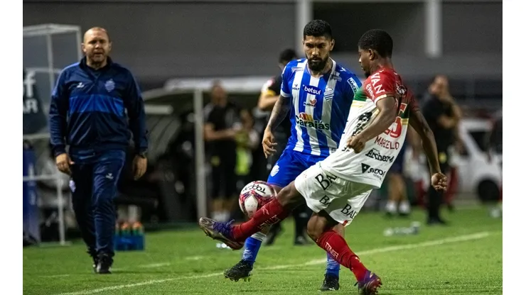 Yuri, do CSA, deve fechar com o Vasco