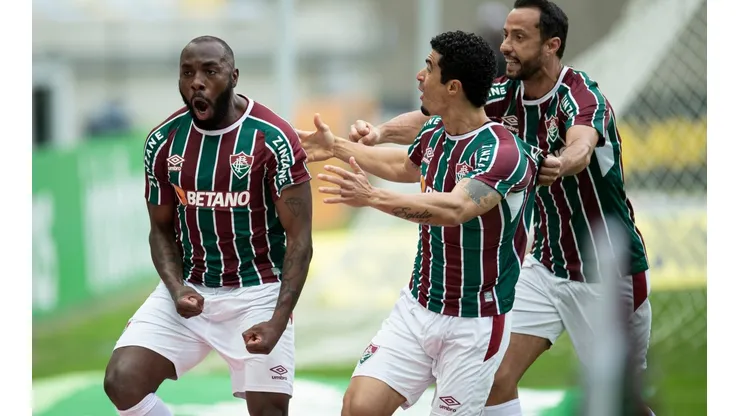 Manoel comemora um dos dois gols que marcou com a camisa do Fluminense