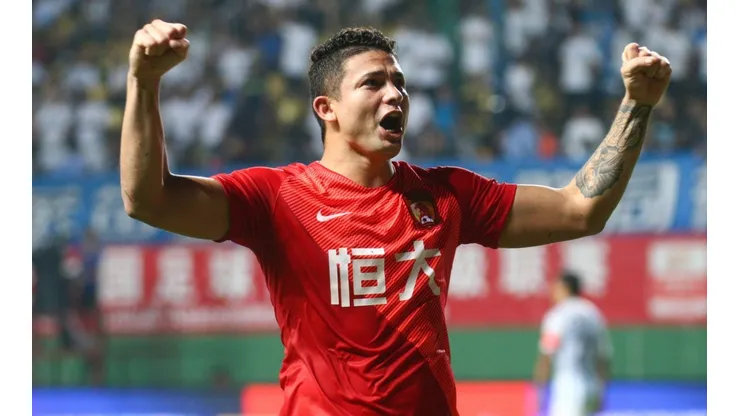 Clube brasileiro tem interesse no atacante Elkeson