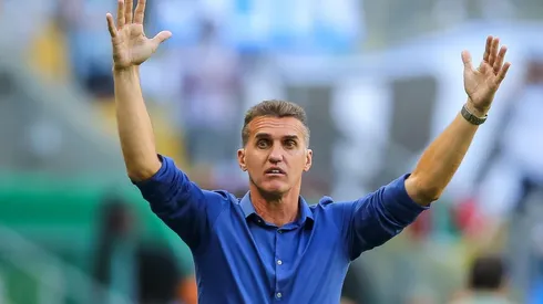 Vágner Mancini seguirá no comando do Grêmio (Foto: Pedro H. Tesch/AGIF)