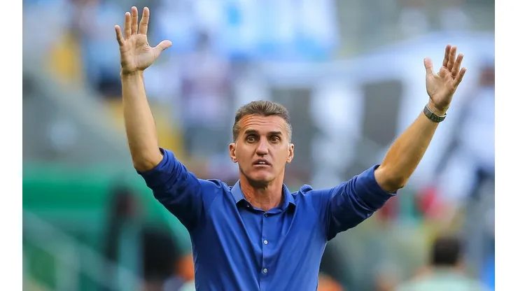 Vágner Mancini seguirá no comando do Grêmio (Foto: Pedro H. Tesch/AGIF)