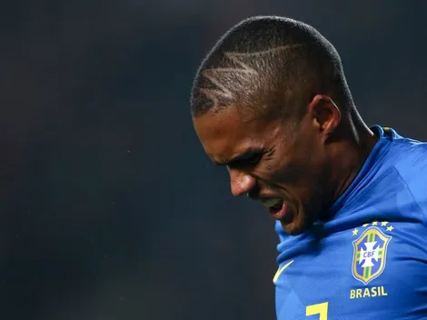 Fechou? Jornalista 'crava' acerto de Douglas Costa com gigante brasileiro