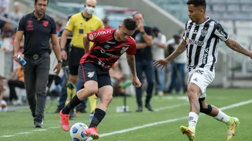 É DECISÂO! Galo e Furacão se enfrentam pelo primeiro jogo da final da Copa do Brasil (Foto: Robson Mafra/AGIF)