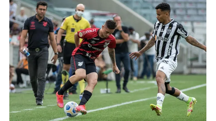 É DECISÂO! Galo e Furacão se enfrentam pelo primeiro jogo da final da Copa do Brasil (Foto: Robson Mafra/AGIF)