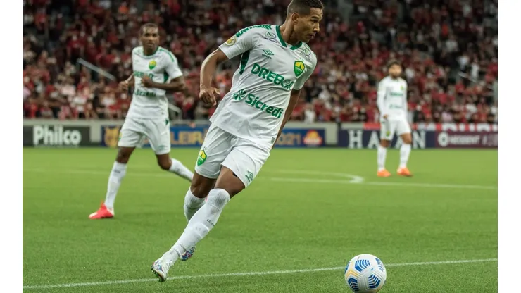 João Lucas, lateral-direito, se destacou com a camisa do Cuiabá