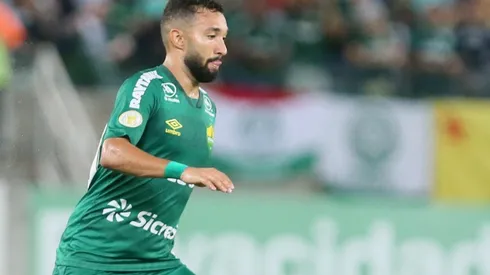Clayson não enfrentará o Santos na última rodada do Campeonato Brasileiro (Foto: Gil Gomes/AGIF)