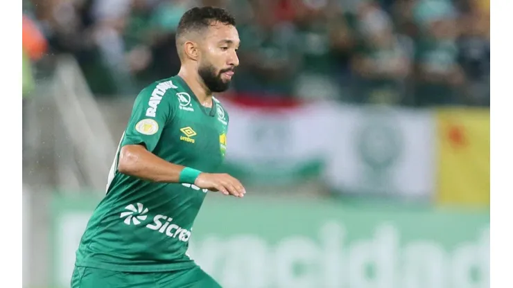 Clayson não enfrentará o Santos na última rodada do Campeonato Brasileiro (Foto: Gil Gomes/AGIF)