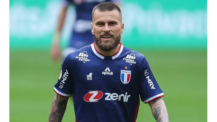 Lucas Lima está emprestado pelo Palmeiras ao Fortaleza (Foto: Pedro H. Tesch/AGIF)