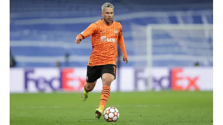 Marlos defende o Shaktar Donetsk, da Ucrânia