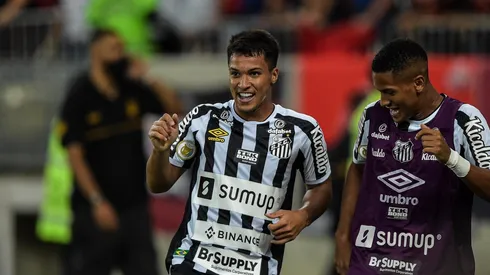 Marcos Leonardo marcou o quarto gol nos últimos três jogos (Foto: Thiago Ribeiro/AGIF)