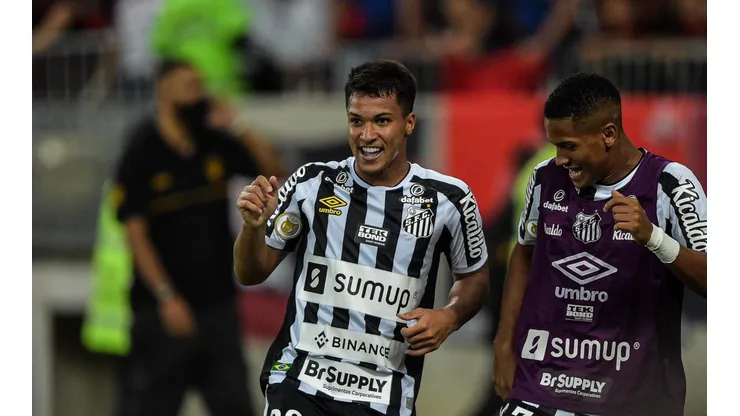 Marcos Leonardo marcou o quarto gol nos últimos três jogos (Foto: Thiago Ribeiro/AGIF)