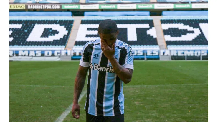 Douglas Costa, jogador do Grêmio, está envolvido em uma polêmica