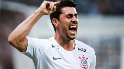 Danilo Avelar está fora dos planos do Corinthians para 2022 (Foto: Getty Images)